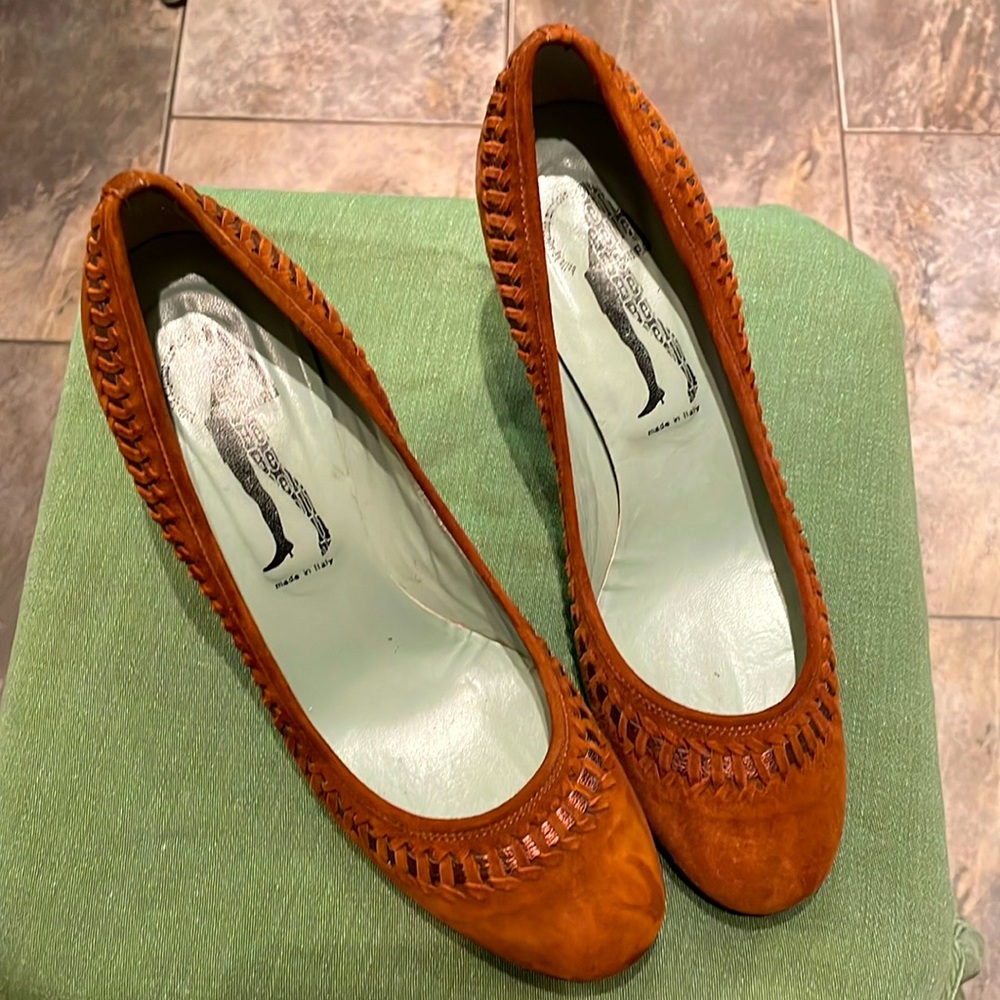 Belle by Sigerson Morrison, brown with ribbon stitch. Size 9B made in Italy